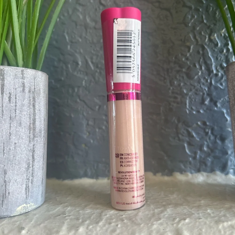 Revolution Heartbreak Concealer Buttermilk with Pink Heart Cap NWT